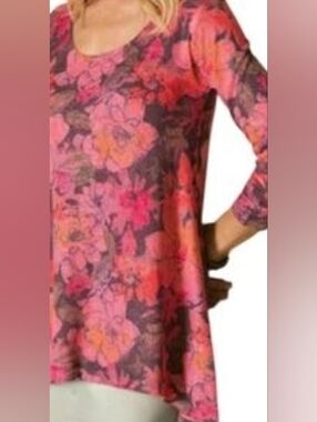 Like New! Boho Floral Scoop Neck Tunic Top in Pink & Coral
